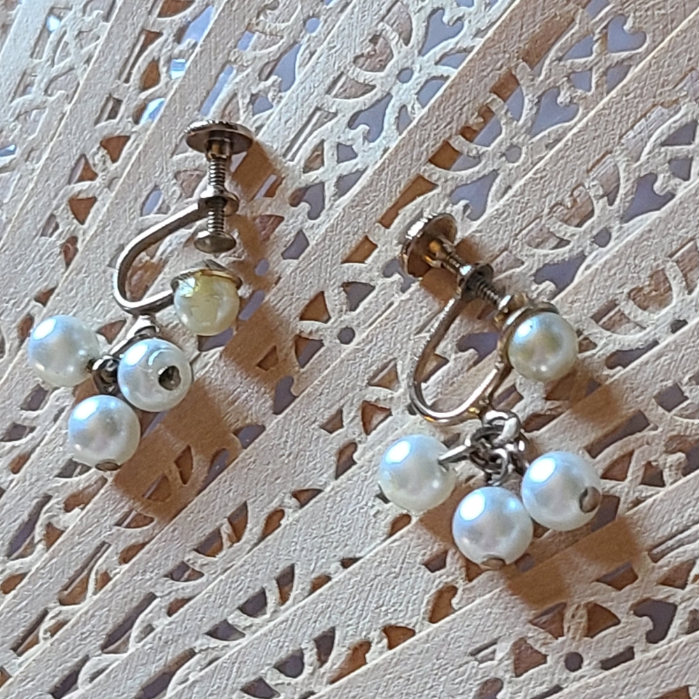 Vintage Scre Back Earrings Pearls